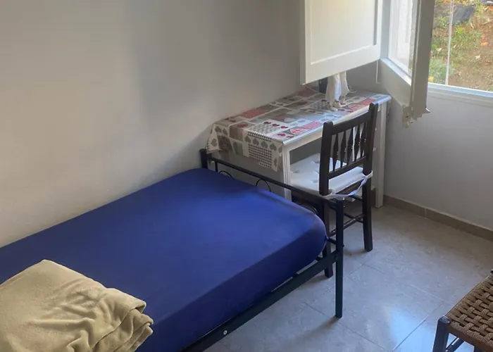 3 Bdrm Apart Near The Sea! Great For Kids!