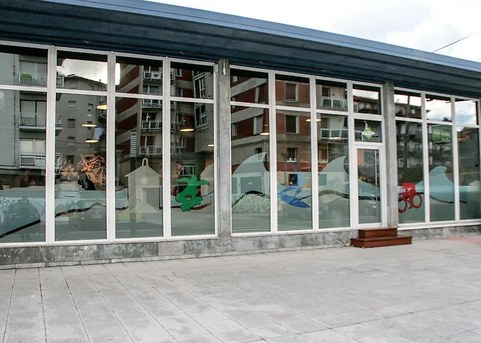 Mundaka Hostel & Sports Cafe
