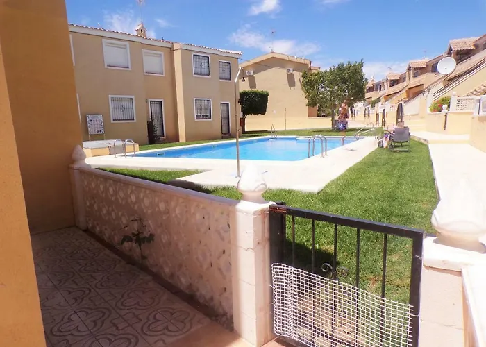 Ground Floor Apartment Overlooking Pool