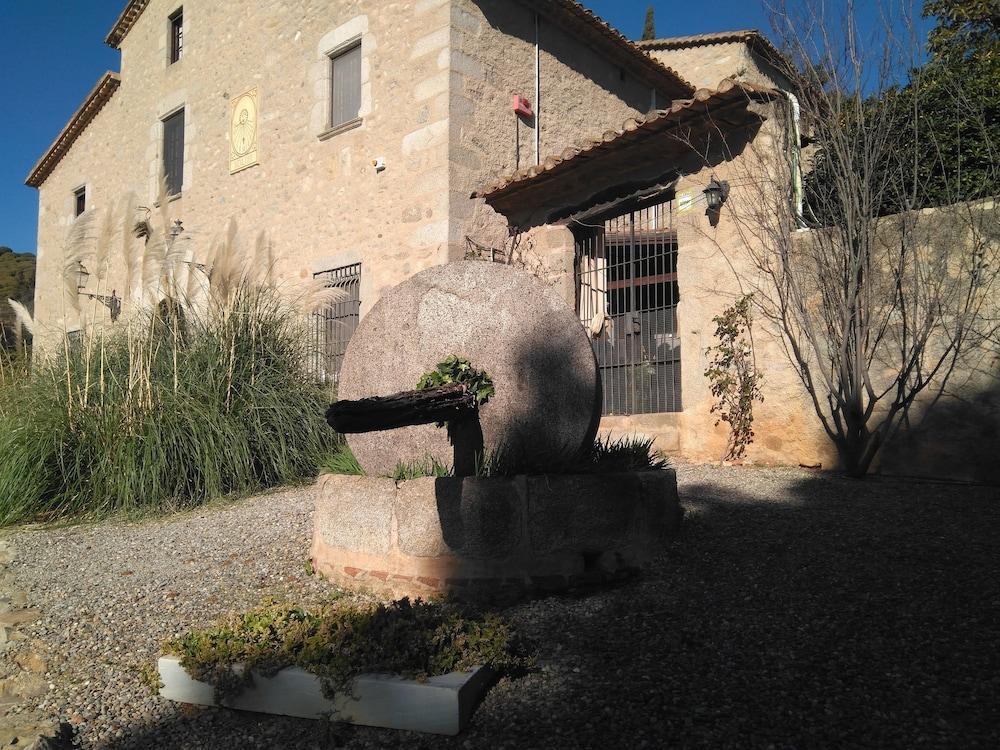 Masia Can Vive Hotel