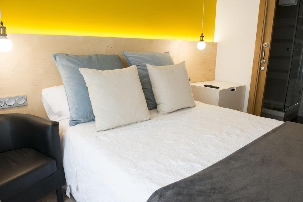 Aia Guest house