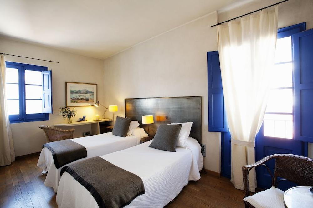 Hotel De La Plaça Cabrils