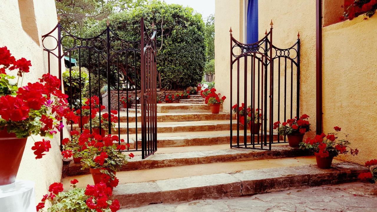 Сasa de vacaciones Casa Con Jardín A 25 Metros De La Playa. La T.