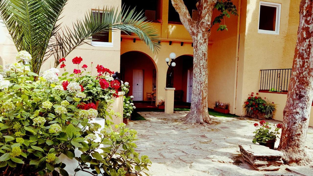 Сasa de vacaciones Casa Con Jardín A 25 Metros De La Playa. La T. *