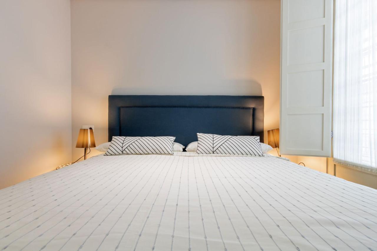 Alkazar Gardens Old Town 6 Pax * Seville