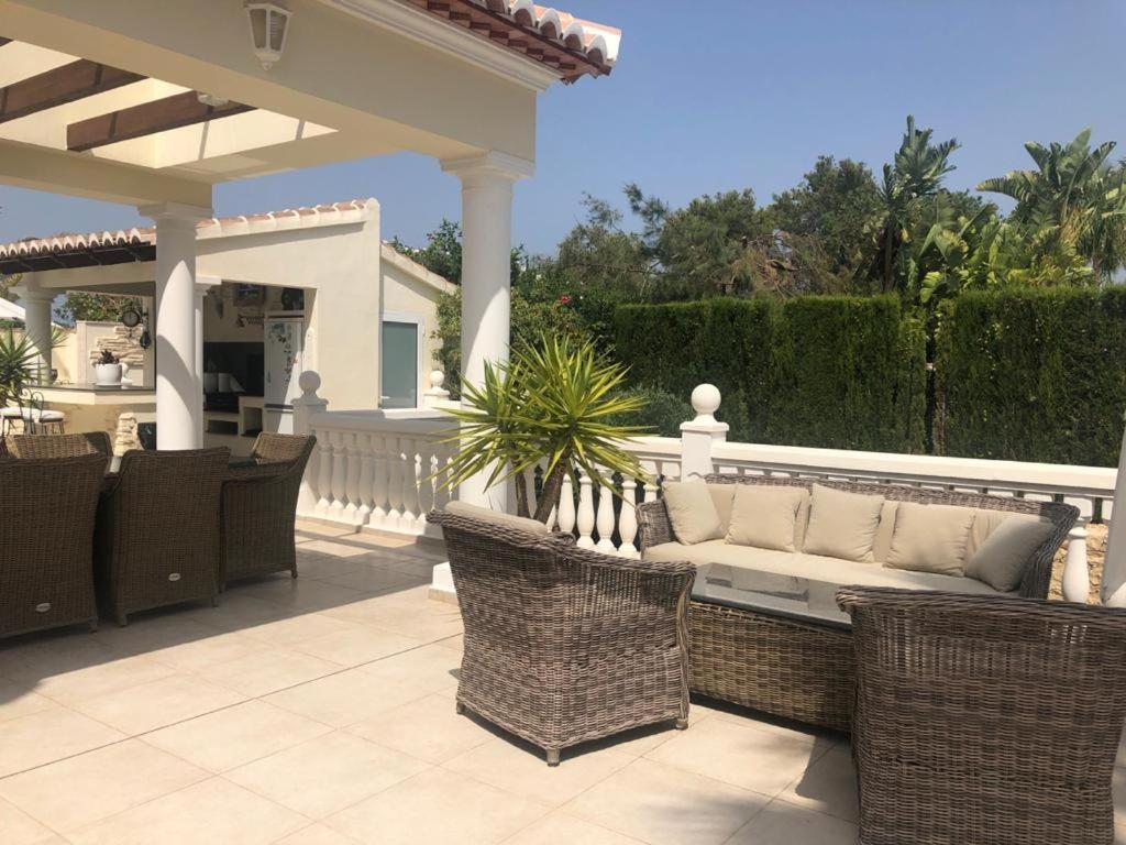 Luxurious In With Private Swimming Pool&garden Apartment *