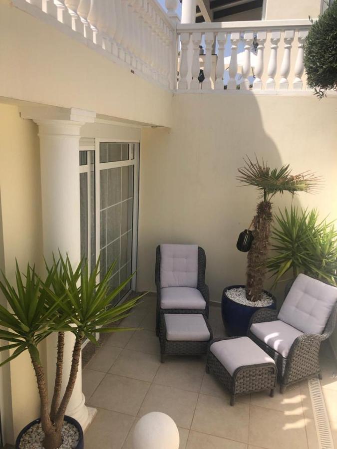 Luxurious In With Private Swimming Pool&garden Apartment *