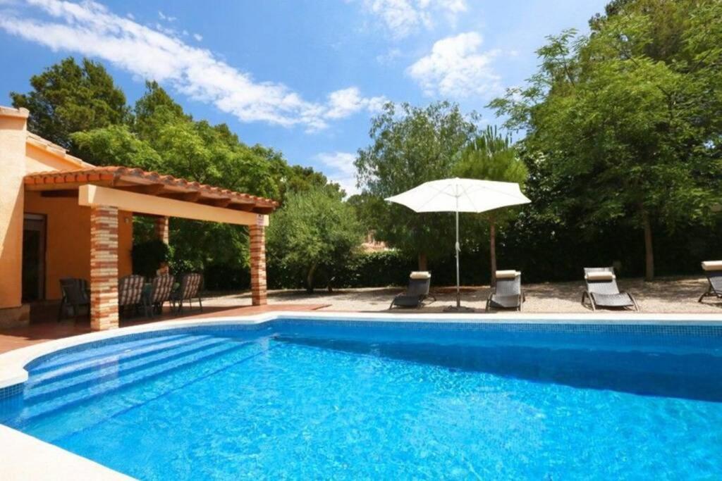 Ame447 Con Piscina Privada 9x5m Y Jardin Vallado Villa