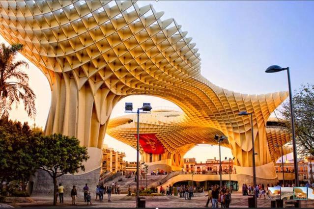 En Metropol Parasol Apartment
