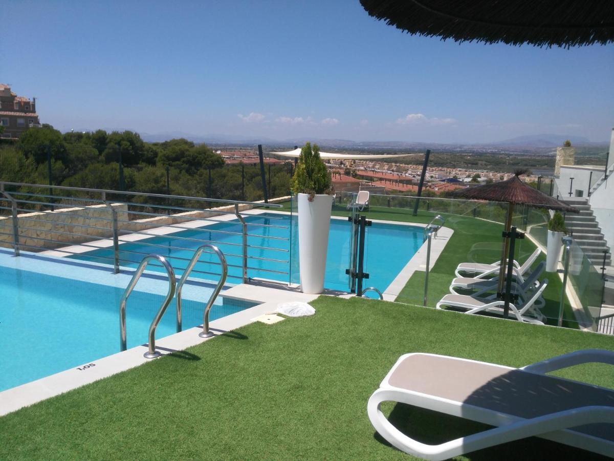 Beautiful New Style In In Front Of Sea With Solarium And Jacuzzi Apartment