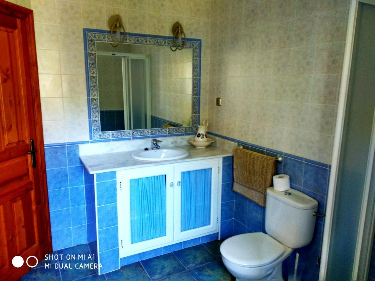 Casa Amplia Con Jardin Y Aparcamiento G-100147 *
