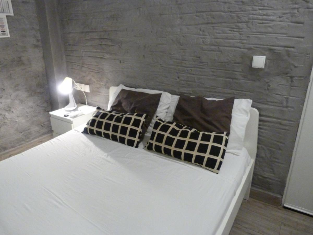 Pequeno Con Mini Piscina - No Climatizada Apartment *