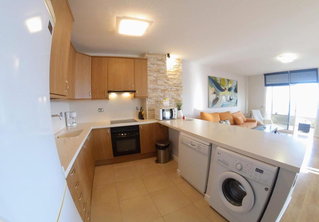 Facing The Ocean - Full Appt With 2 Double Bedroom