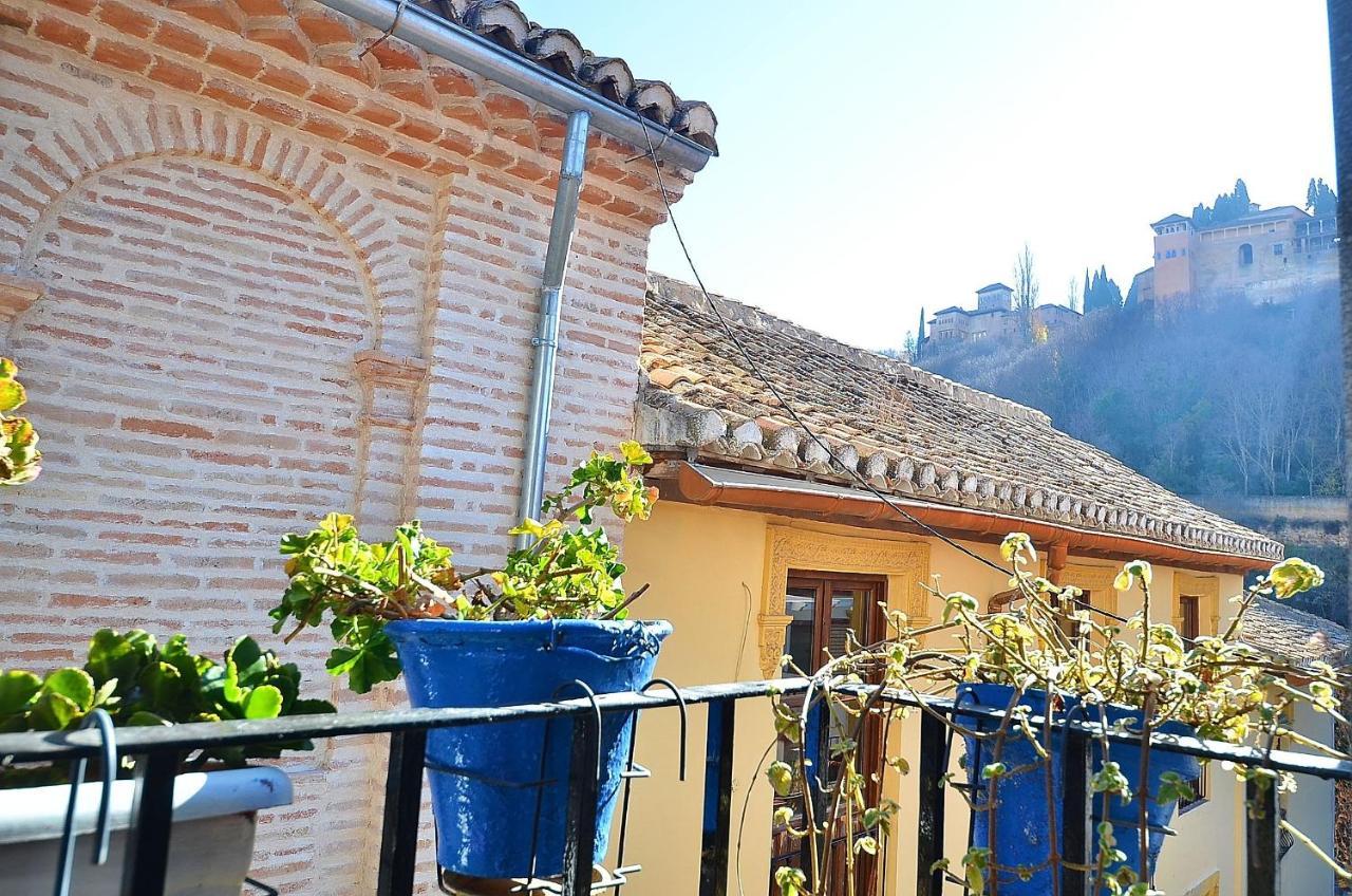 Paseo De Tristes Granada