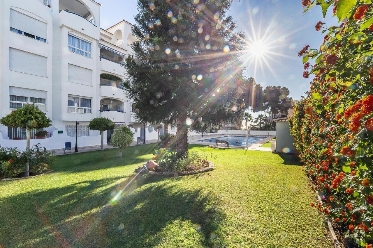 Luminoso Apartamento Con Terraza, Jardin Y Piscina.