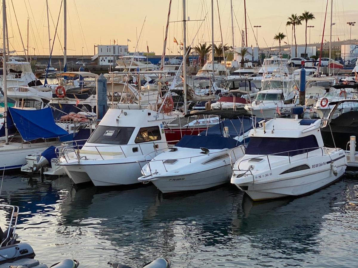 Barco Pita - Amarilla Marina Botel *