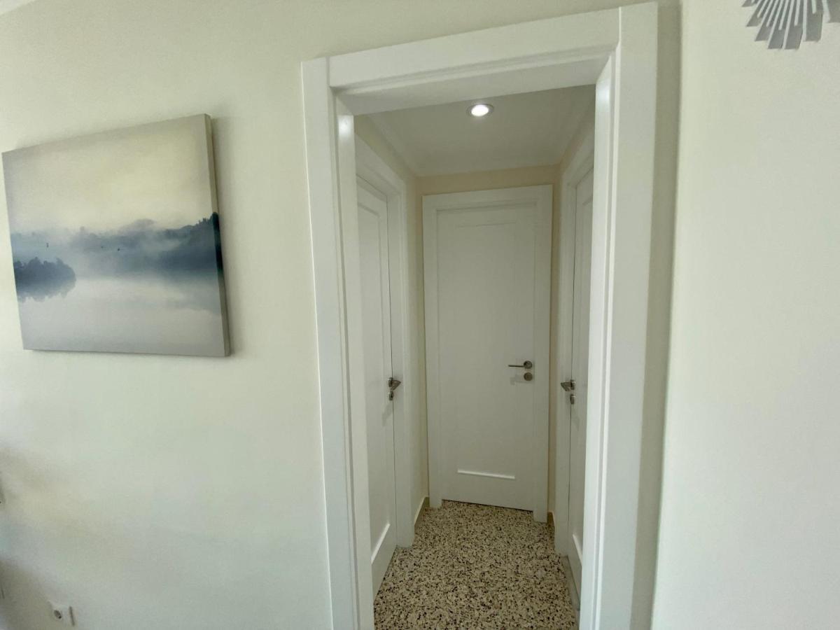 Hermoso Edificio Frente Al Mar Con Gran Terraza Y Hermosas Vistas Apartment *