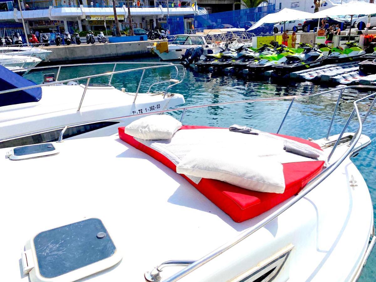 Barco Pita - Amarilla Marina Botel