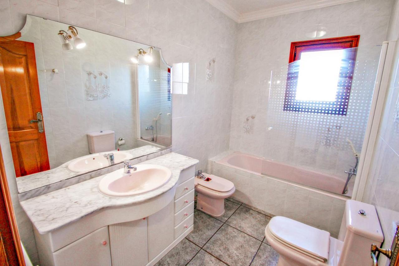 Villa Emilia - With Ocean View And Private Pool In *
