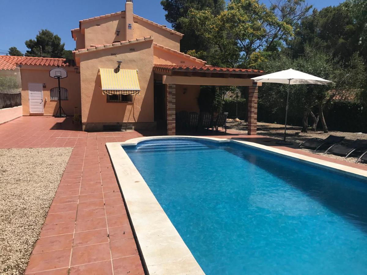 Ame447 Con Piscina Privada 9x5m Y Jardin Vallado Villa