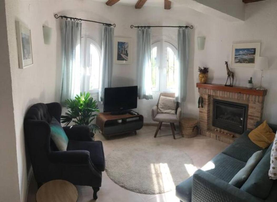 Villa Charming In Montemar With Private, Heated Pool And Sea Views