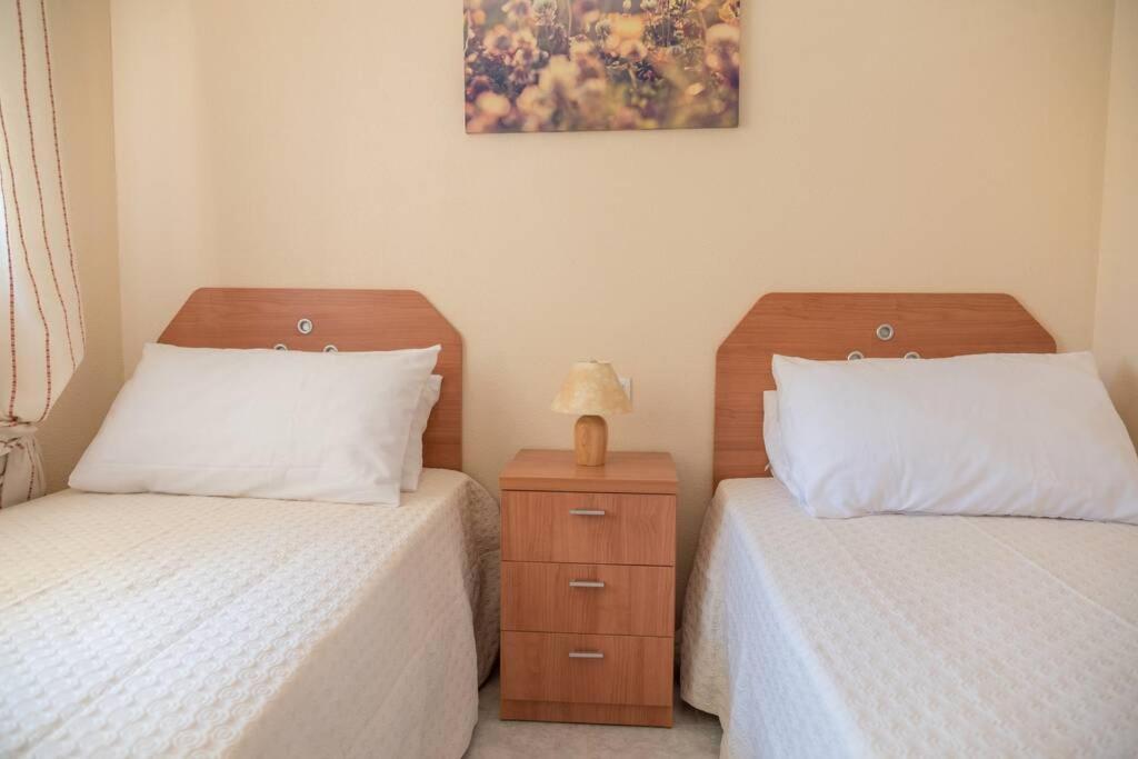 Comfortable Two Bedroom With Communal Pool, Aircon And Free Wifi *