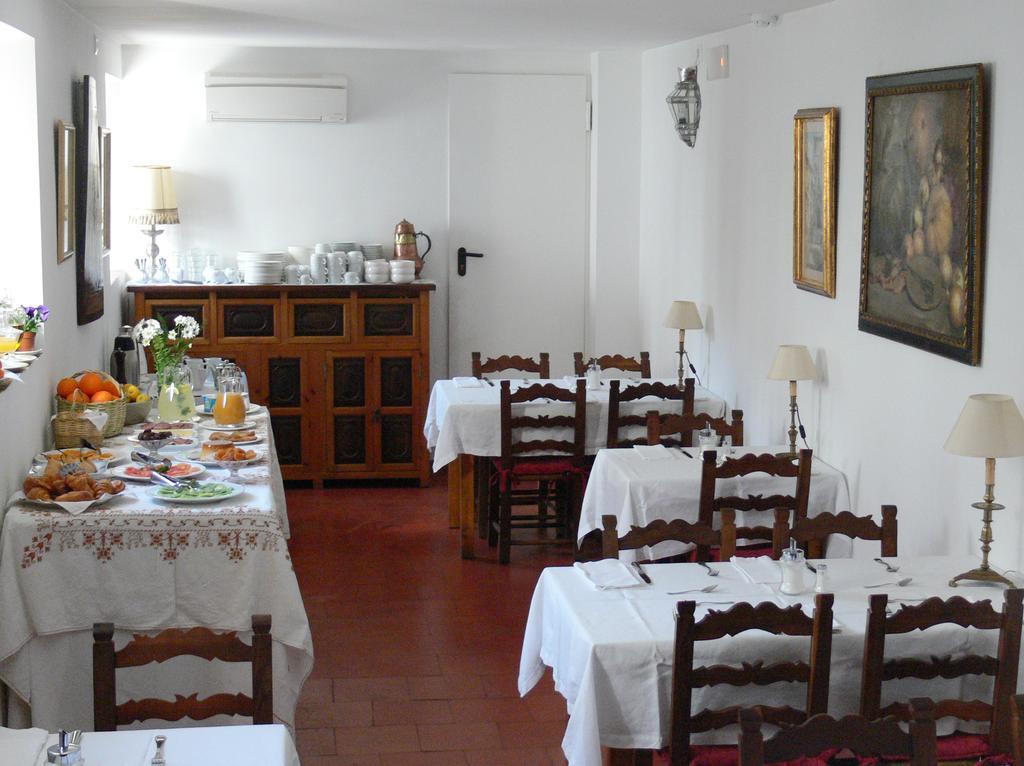 Santa Isabel La Real Hotel