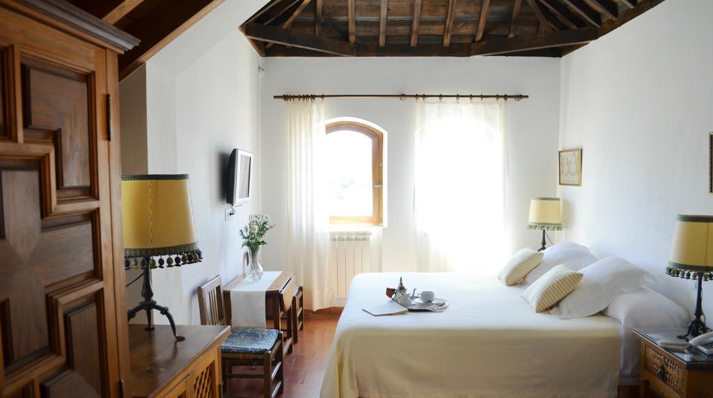 Santa Isabel La Real Hotel