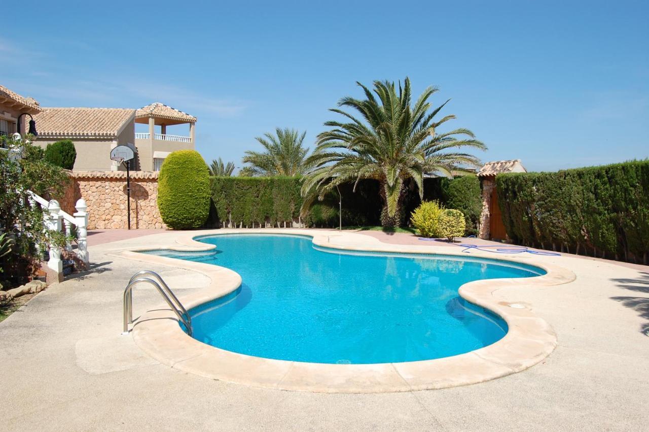Chalet En Canales De Veneziola Con Piscina Y Embarcadero