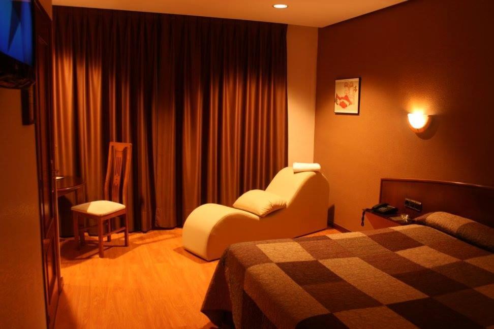 Latino Motel *