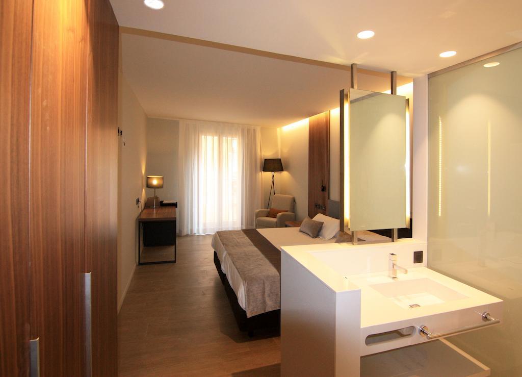 Hotel Raval De La Mar 4*