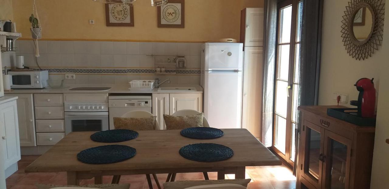 Atlantika, Solo Familias O Parejas Apartment