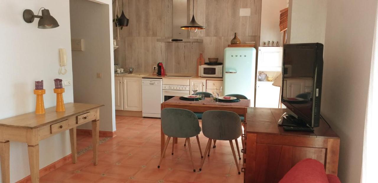 Atlantika, Solo Familias O Parejas Apartment
