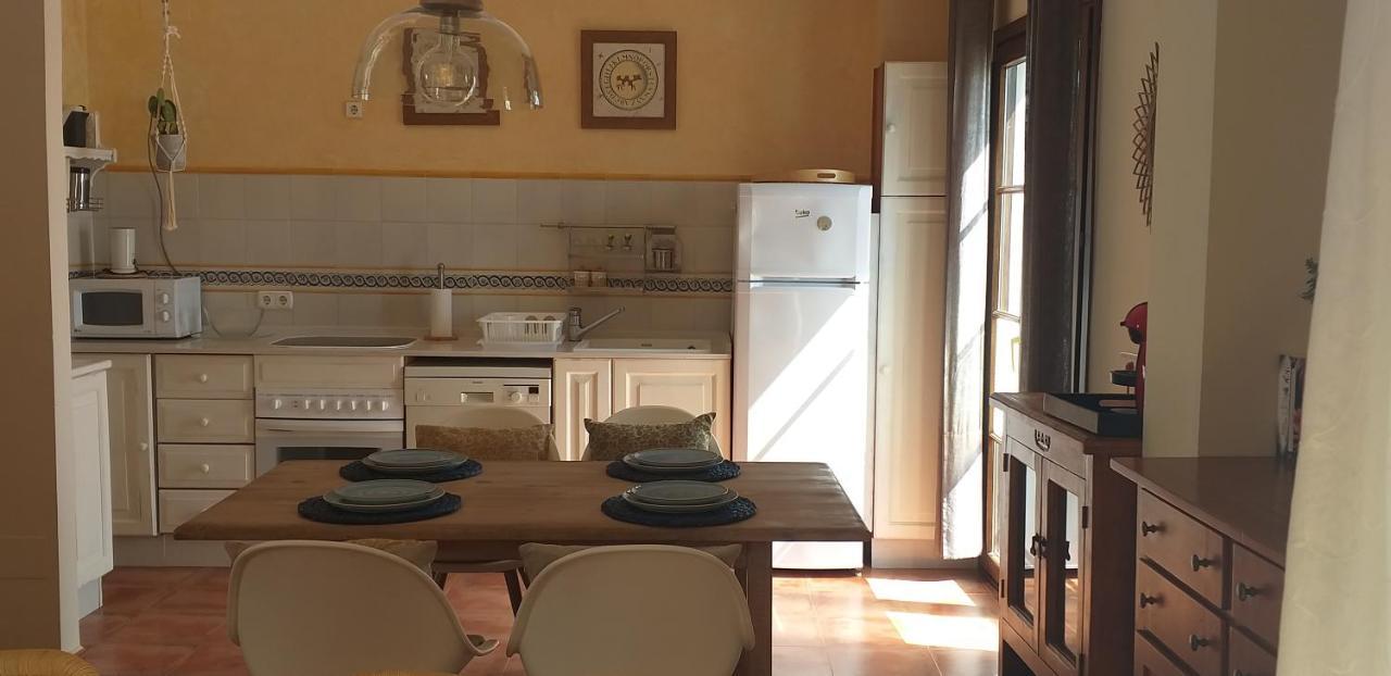 Atlantika, Solo Familias O Parejas Apartment
