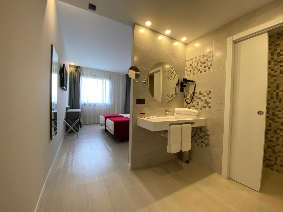 New Bilbao Airport Hotel Derio