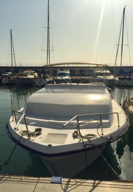 Hotel en barco Barco apartamento flotante *