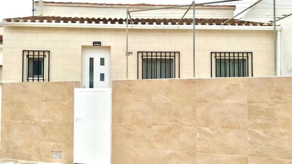 Adosado De 140m2 Con Terraza A 50 M De La Playa Denia
