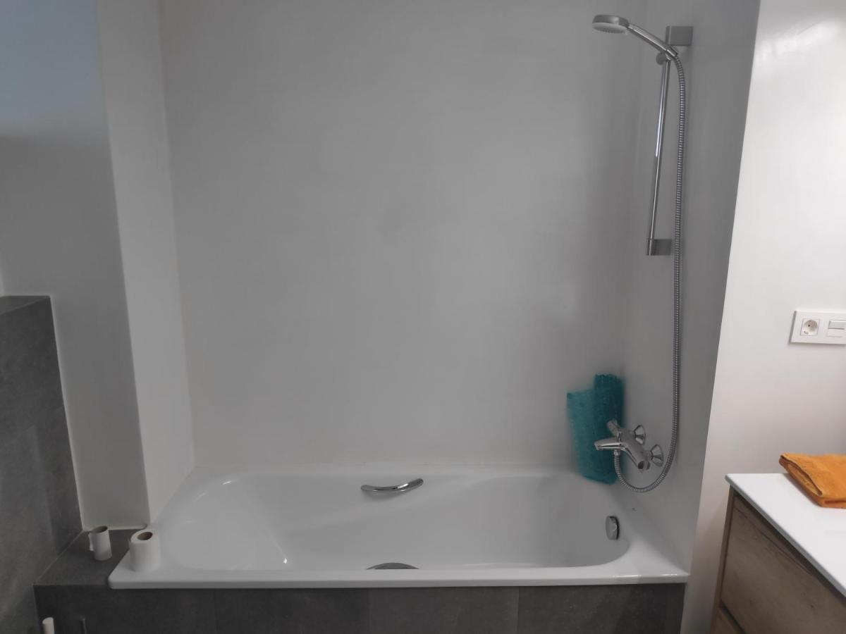 Close To The With Free Parking Apartment