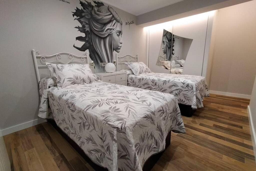 Arte Y Descanso. Ubicado Al Lado Del Puerto Deportivo, En Pleno Casco Histórico-artístico De Cimadevilla Y Entre Dos Principales Playas De Gijón. Apartamento *