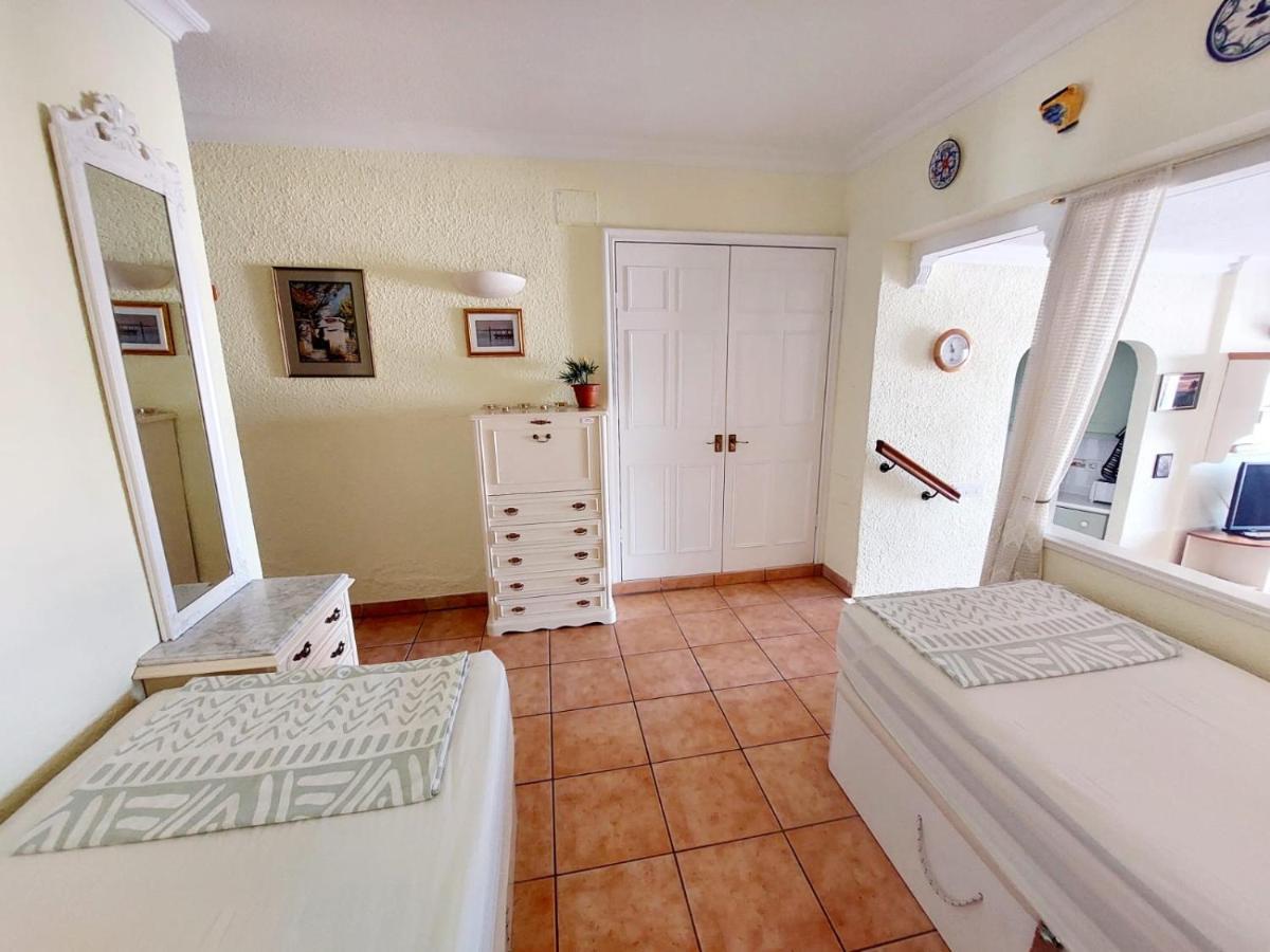 First Line Floor With Amazing Sea View Air Conditioned Just 50m From The *