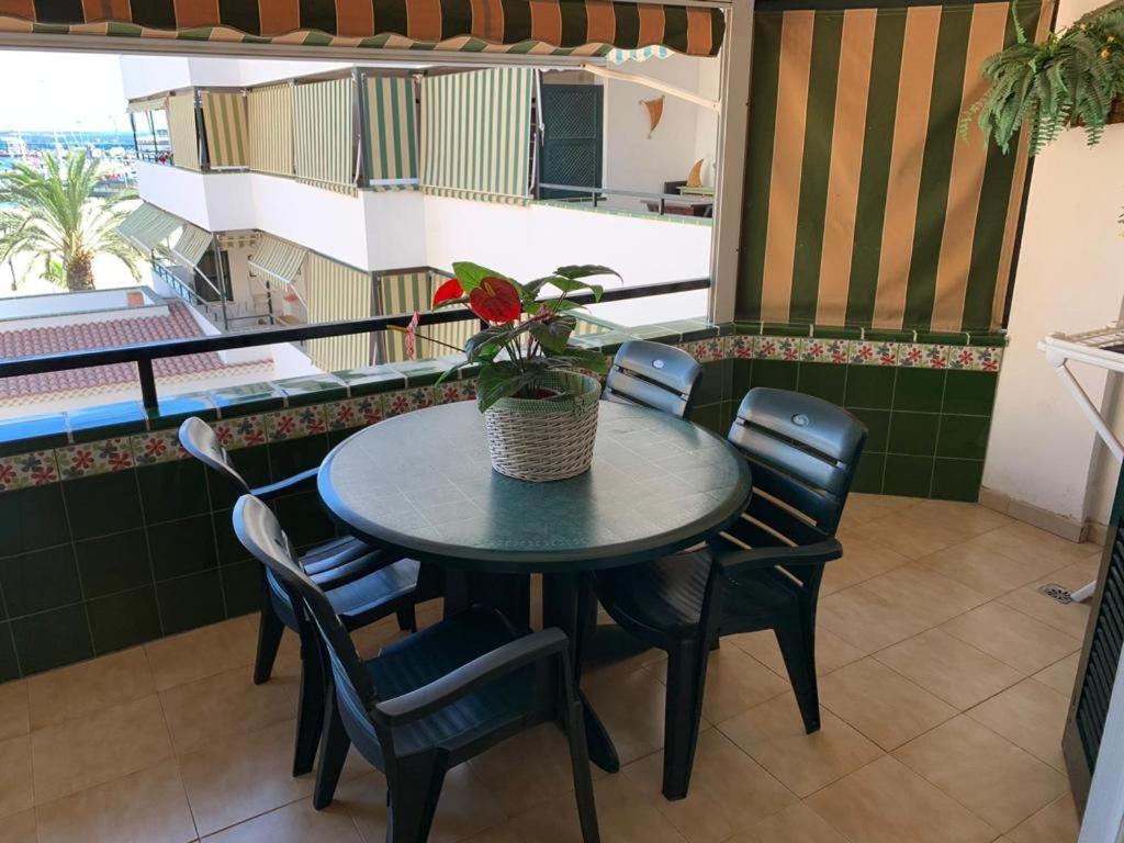 Apartment Views To The Infinite Sea In Cristianos