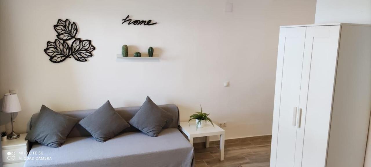 Apartamento Estudio En Benalbeach, Vistas Mar, Primera Línea Playa