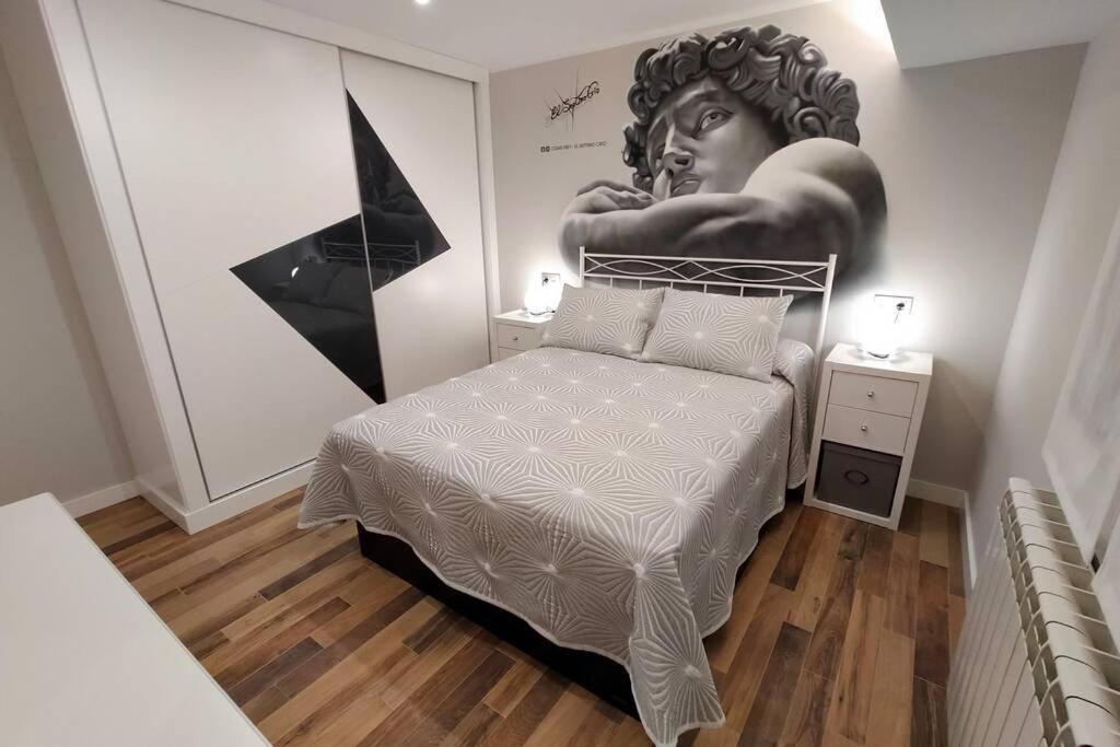 Apartamento Arte Y Descanso. Ubicado Al Lado Del Puerto Deportivo, En Pleno Casco Histórico-artístico De Cimadevilla Y Entre Dos Principales Playas De Gijón.