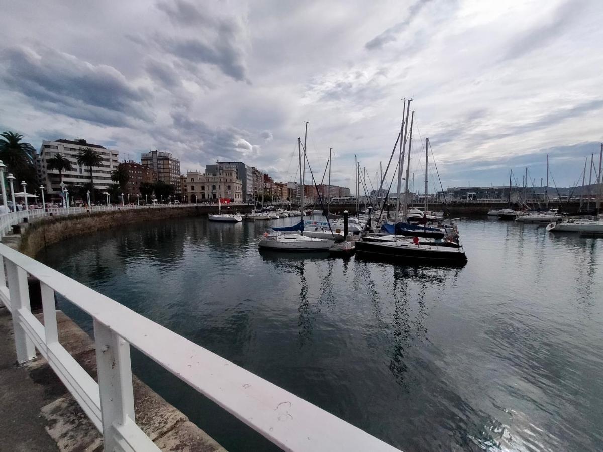 Apartamento Arte Y Descanso. Ubicado Al Lado Del Puerto Deportivo, En Pleno Casco Histórico-artístico De Cimadevilla Y Entre Dos Principales Playas De Gijón. Gijón