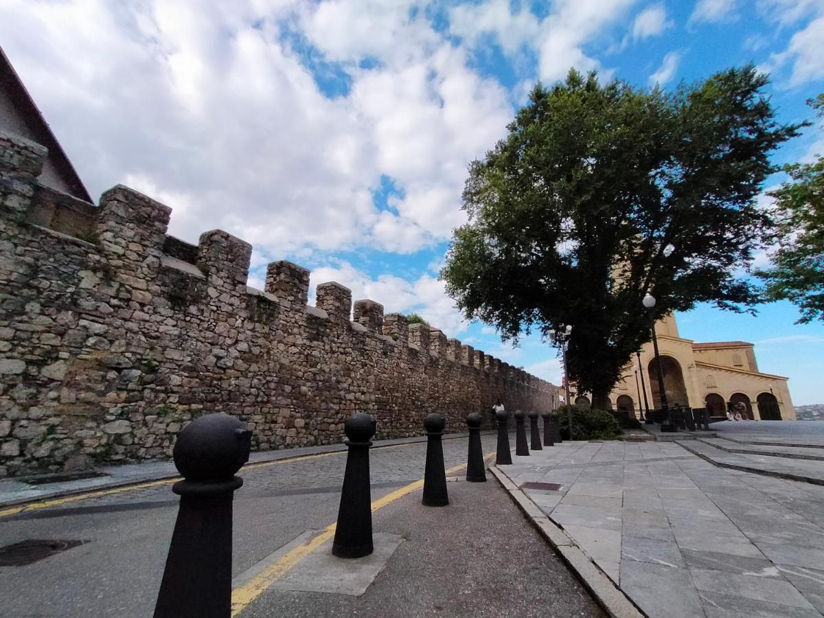 Arte Y Descanso. Ubicado Al Lado Del Puerto Deportivo, En Pleno Casco Histórico-artístico De Cimadevilla Y Entre Dos Principales Playas De Gijón. Apartamento