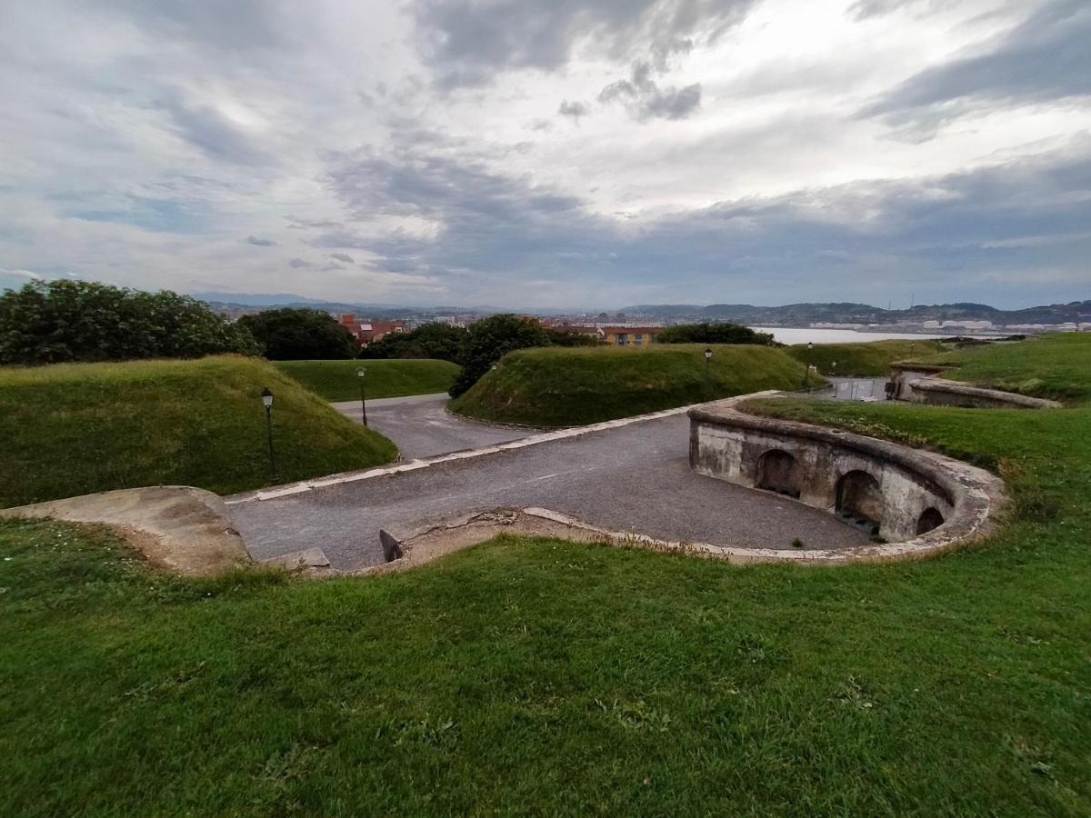 Apartamento Arte Y Descanso. Ubicado Al Lado Del Puerto Deportivo, En Pleno Casco Histórico-artístico De Cimadevilla Y Entre Dos Principales Playas De Gijón. Gijón
