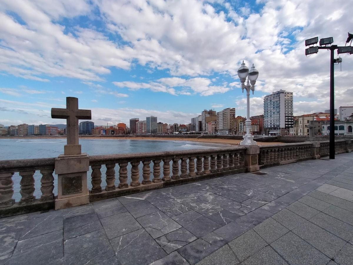 Apartamento Arte Y Descanso. Ubicado Al Lado Del Puerto Deportivo, En Pleno Casco Histórico-artístico De Cimadevilla Y Entre Dos Principales Playas De Gijón.