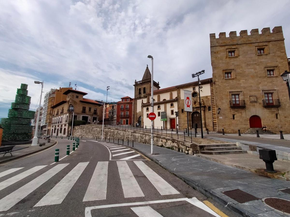 Apartamento Arte Y Descanso. Ubicado Al Lado Del Puerto Deportivo, En Pleno Casco Histórico-artístico De Cimadevilla Y Entre Dos Principales Playas De Gijón. Gijón