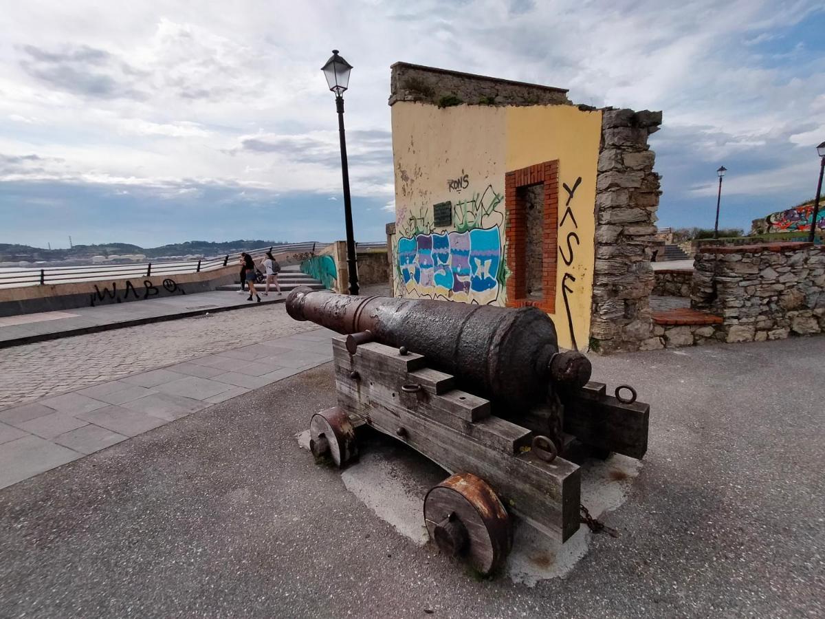 Apartamento Arte Y Descanso. Ubicado Al Lado Del Puerto Deportivo, En Pleno Casco Histórico-artístico De Cimadevilla Y Entre Dos Principales Playas De Gijón. Gijón