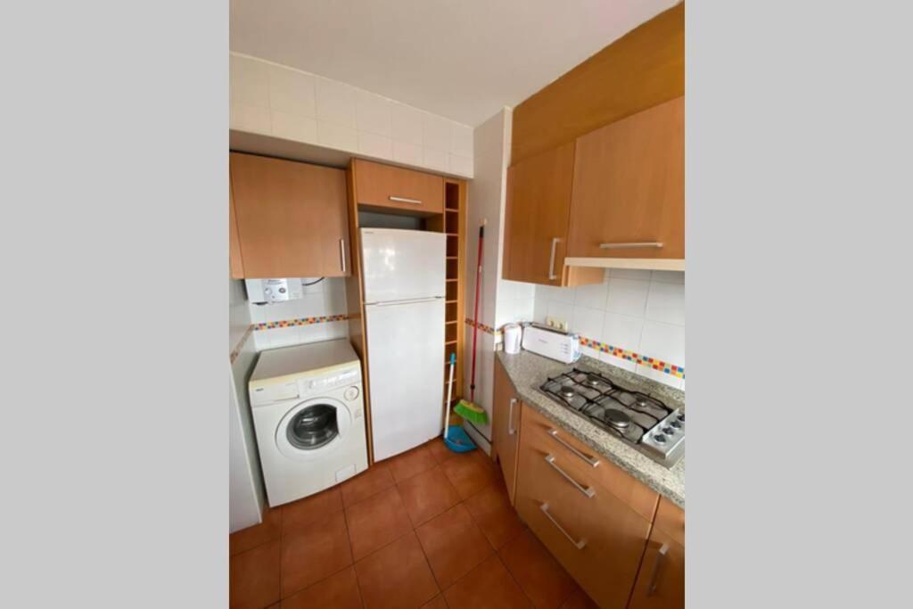 Apartamento En Urbanizacion Parque Antena, Estepona, Totalmente Renovado Apartment